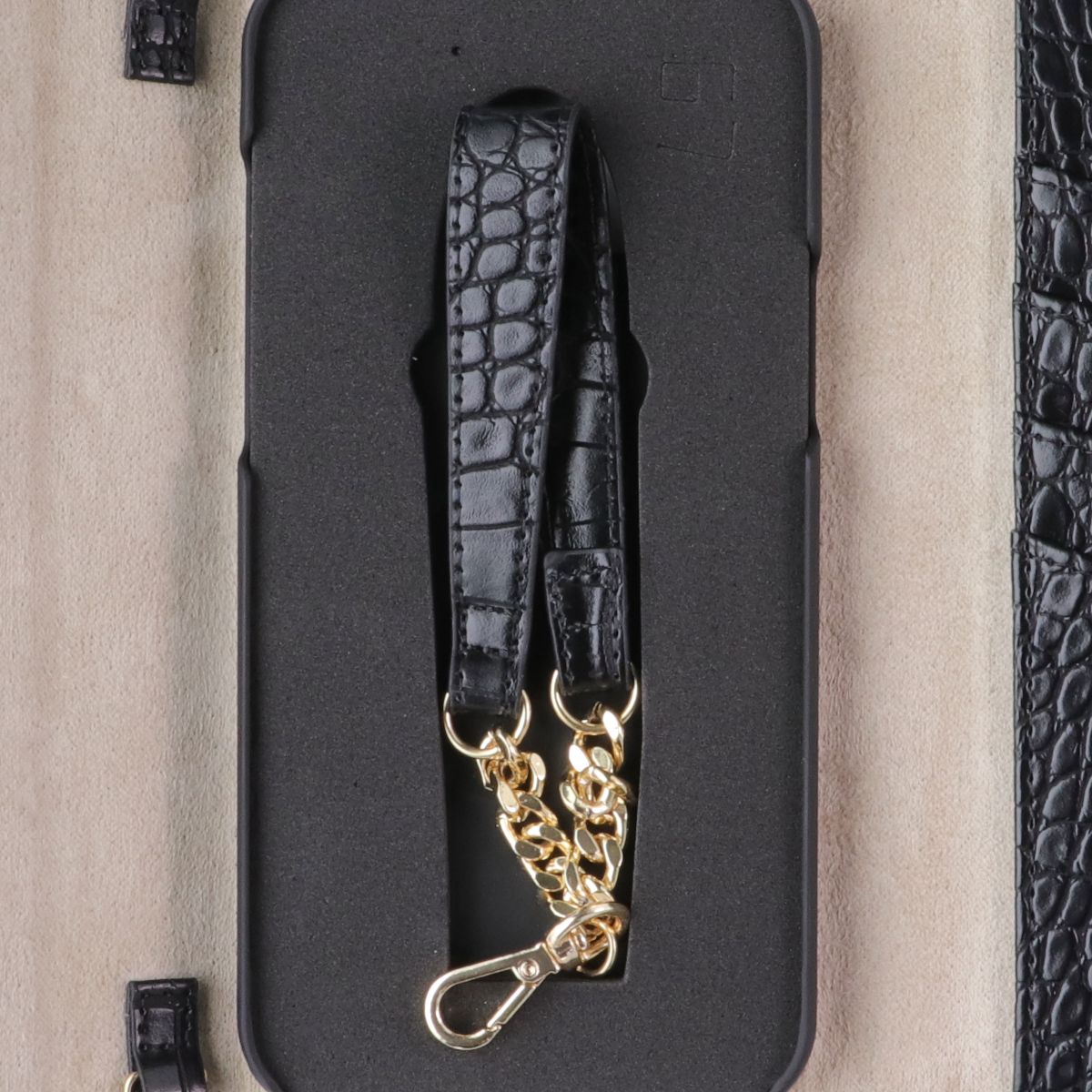 iDeal of Sweden Signature Clutch Case for iPhone 12 Pro Max - Jet Black Croco (4)