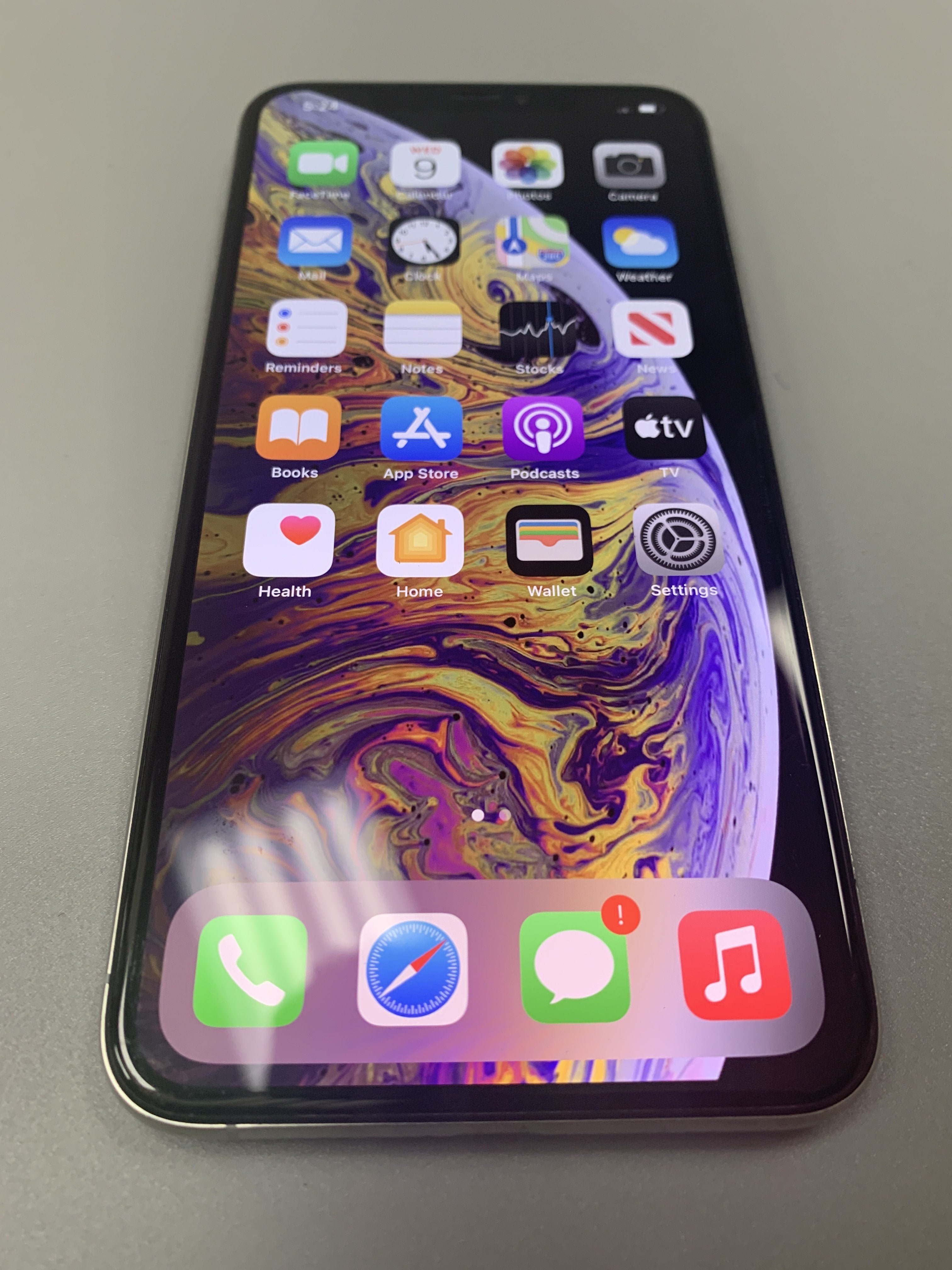 Eco-Deals - iPhone XS Max 64GB Fully Unlocked Silver - Crack on Back - Plug.tech