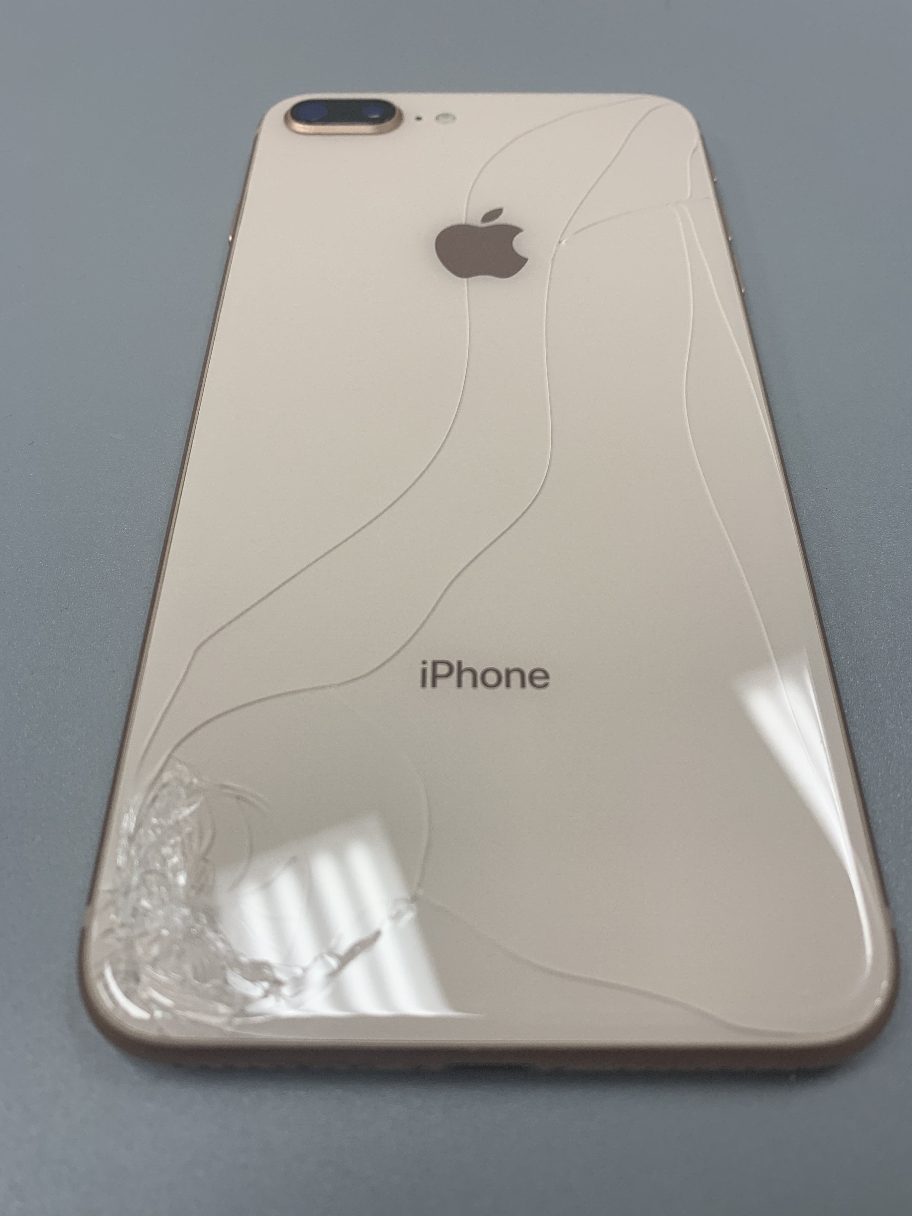Eco-Deals - iPhone 8 Plus 64 Fully Unlocked Gold - Crack on Back - Plug.tech