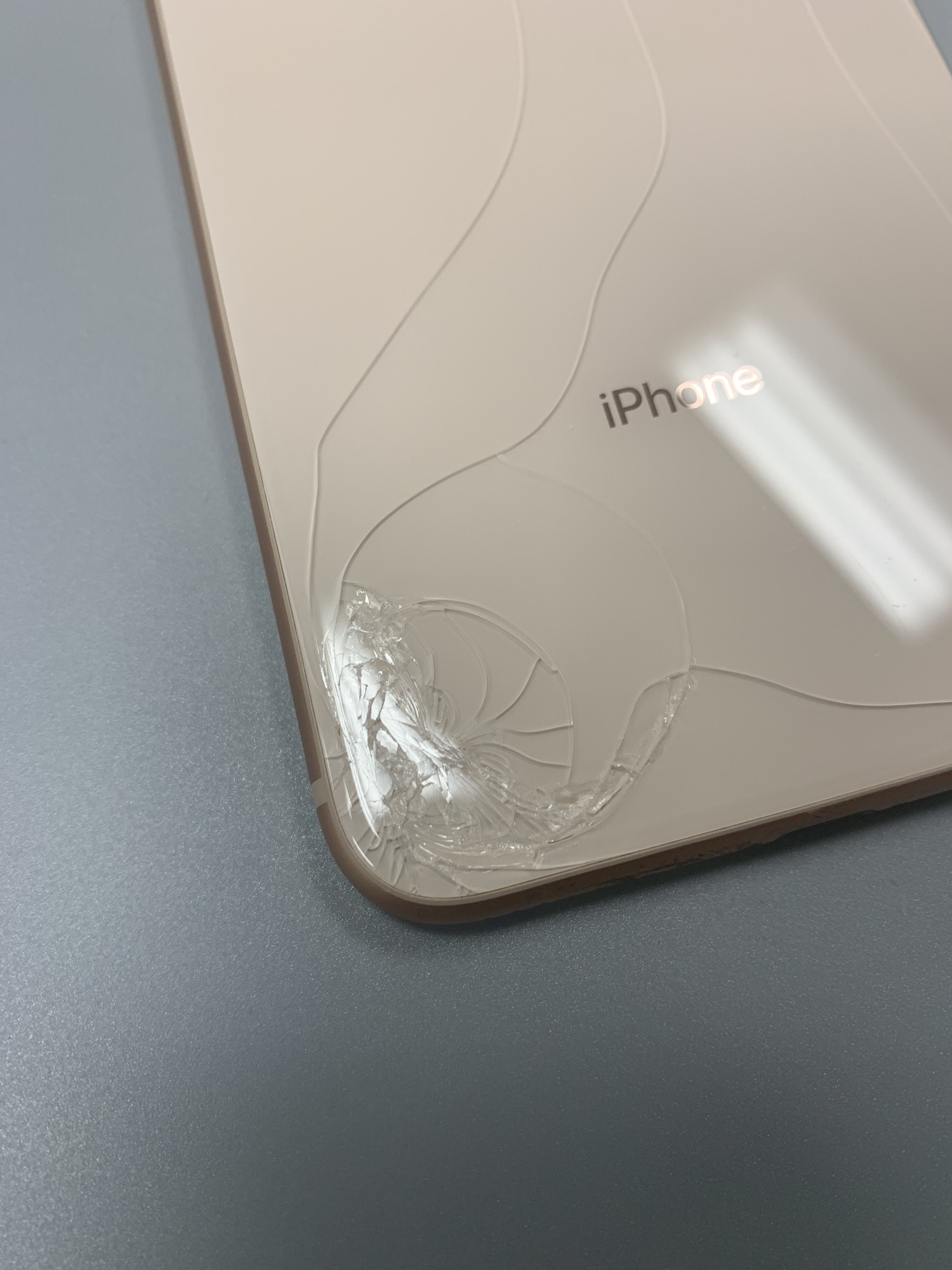 Eco-Deals - iPhone 8 Plus 64 Fully Unlocked Gold - Crack on Back - Plug.tech